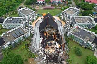 Aftershock rocks Indonesia quake zone as search continues