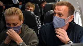 Alexei Navalny reaches Russia; allies arrested at Vnukovo airport