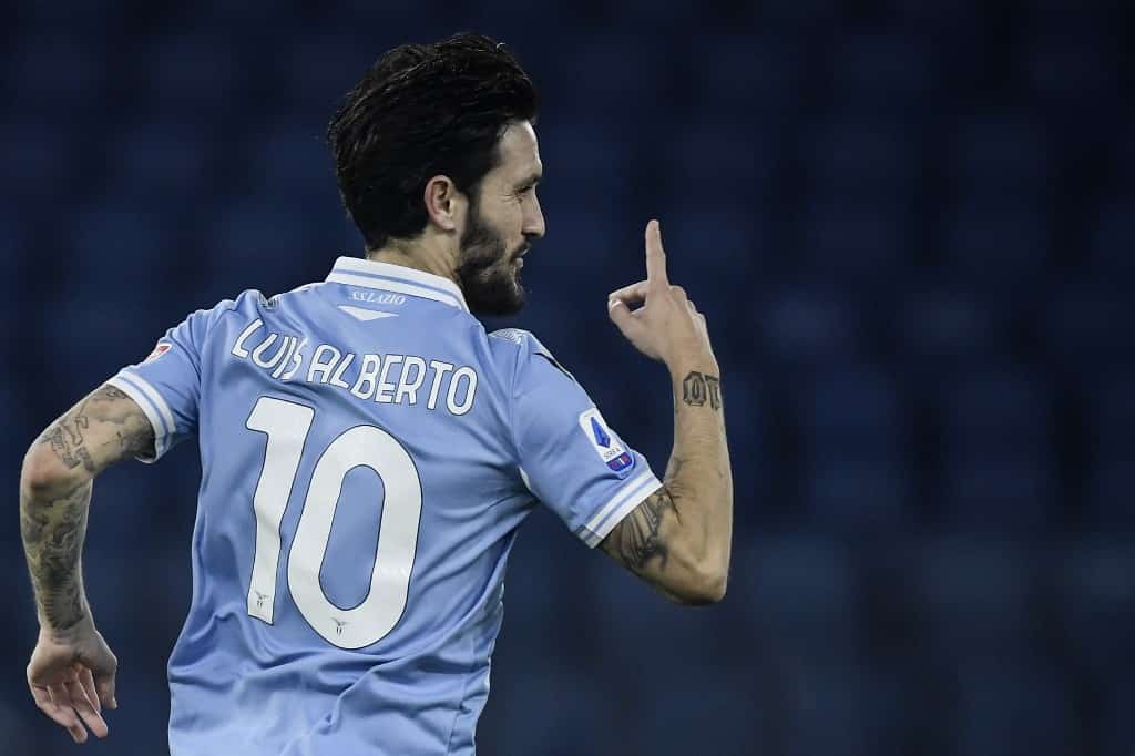 Napoli thrash Fiorentina to go third