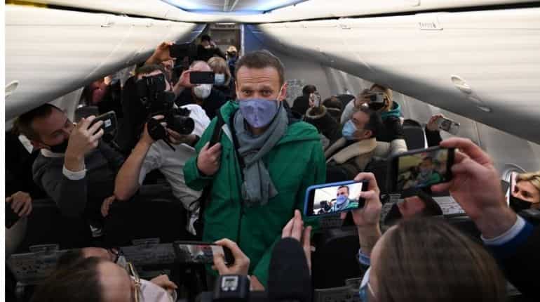 Top 10 world news: Navalny leaves for Russia, UK Covid situation worsens, and more