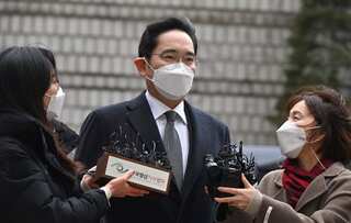 Samsung heir jailed for 2.5 years over bribery