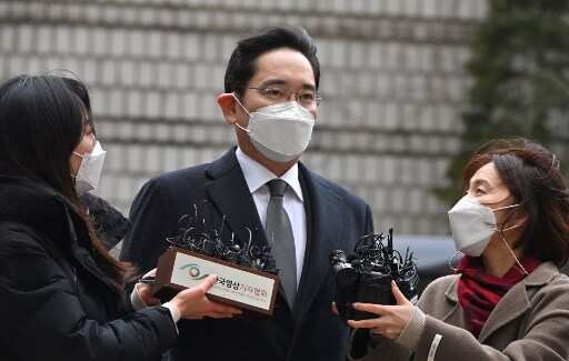Samsung heir jailed for 2.5 years over bribery