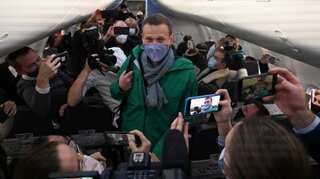 Alexei Navalny due in court on Wednesday; Kremlin 'troubled' by calls of 'illegal' protests
