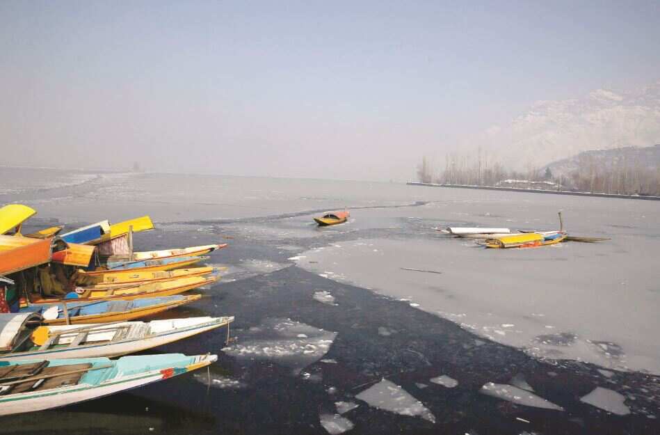 India: Kashmir's Srinagar freezes at -8.3 degree Celsius