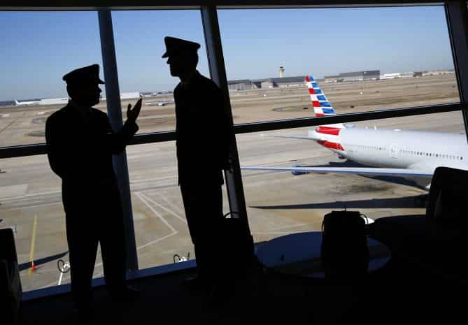 Some U.S. airlines resume pilot hiring, eyeing a recovery