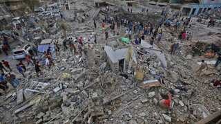 Twin suicide attack in central Baghdad kills 20, wounds 40