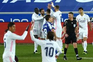 Hazard leads Real Madrid to Alaves rout to relieve pressure on Zidane