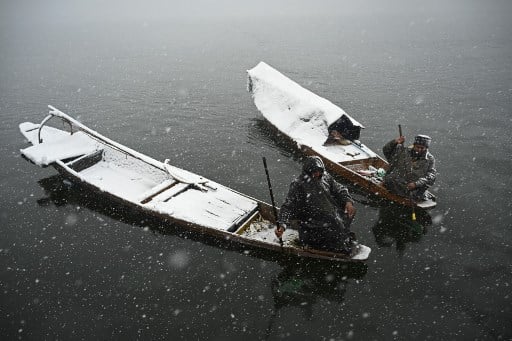 Snowfall in Dal Lake