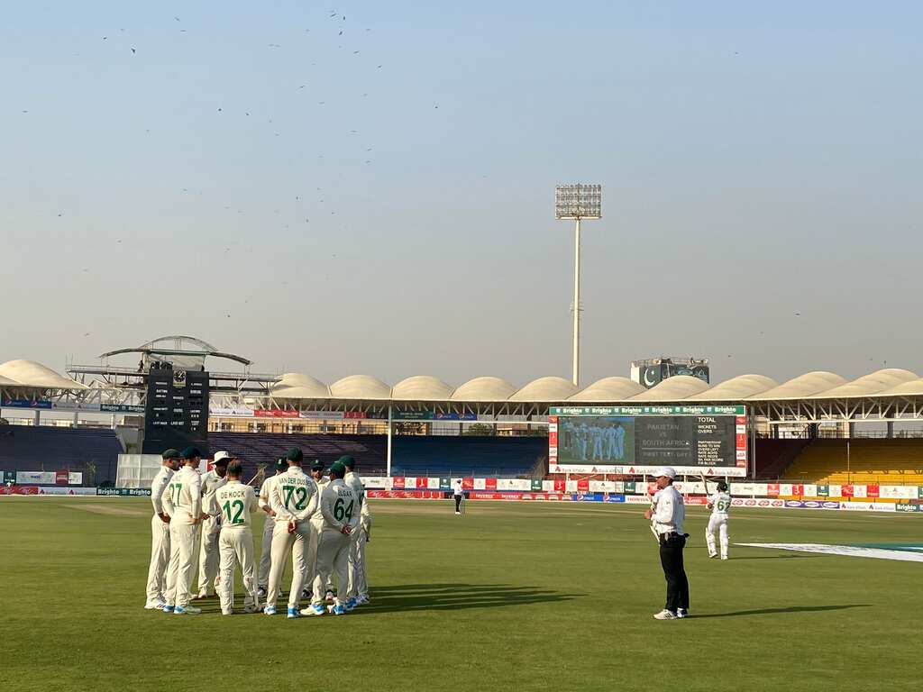 Pakistan in trouble as Rabada leads South Africa fightback