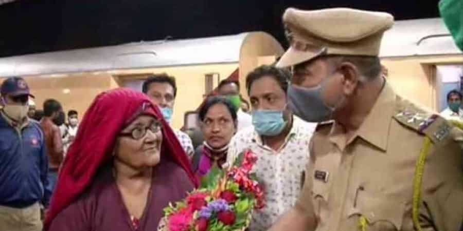 65-year-old Indian woman freed from Pakistani jail returns to home after 18 years 65-year-old Indian woman freed from Pakistani jail returns to home after 18 years