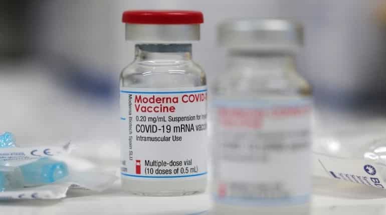 Moderna delays shipment of about 600,000 COVID-19 vaccine doses to Canada Moderna delays shipment of about 600,000 COVID-19 vaccine doses to Canada