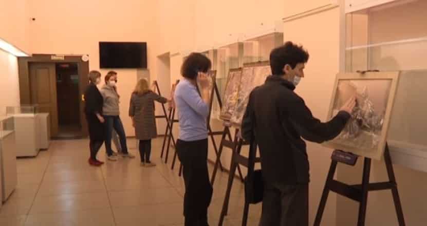Russia: 3D paintings help blind people experience famous artworks