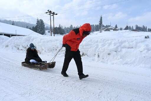Sledge work in Gulmarg