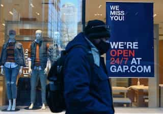 Aid infusions keep US income afloat in December, spending falls