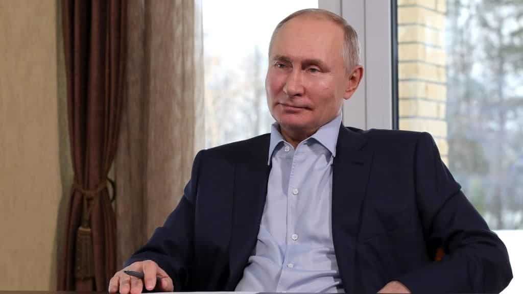 Putin's former aide says he owns palace which opposition links to Russian president Putin's former aide says he owns palace which opposition links to Russian president