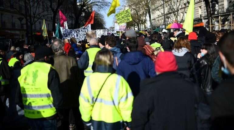 Yellow vest