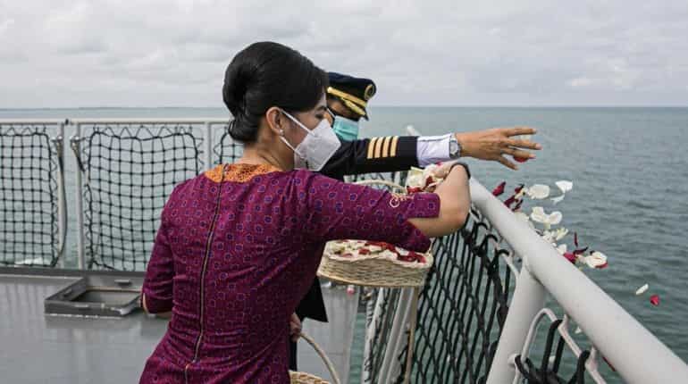 Indonesia plane crash: Family sues Boeing for flying 'faulty' airplane Indonesia plane crash: Family sues Boeing for flying 'faulty' airplane