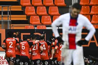 PSG suffer first defeat under Pochettino to allow Lille to move top