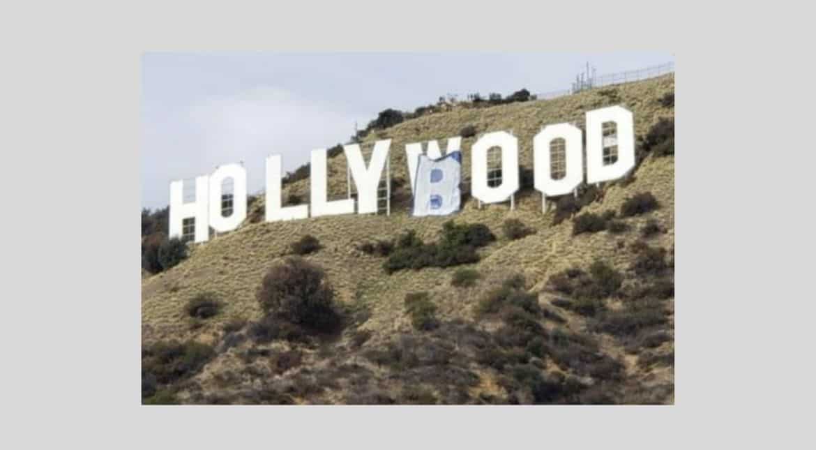Hollywood or Hollyboob? Twitter reacts to iconic signage being defaced for this reason Hollywood or Hollyboob? Twitter reacts to iconic signage being defaced for this reason