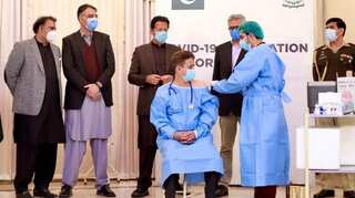 Pakistan healthcare workers to begin receiving Chinese-made vaccine