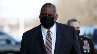 US Defense Secretary discusses bilateral partnership, peace process with Afghanistan president