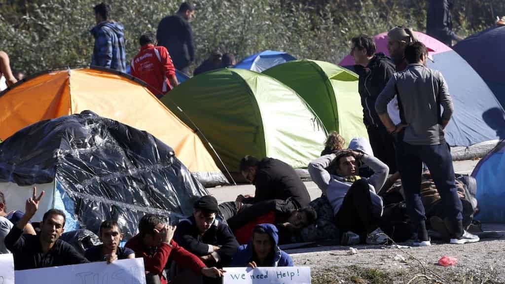Europe-bound migrants are been bottlenecked in Bosnia