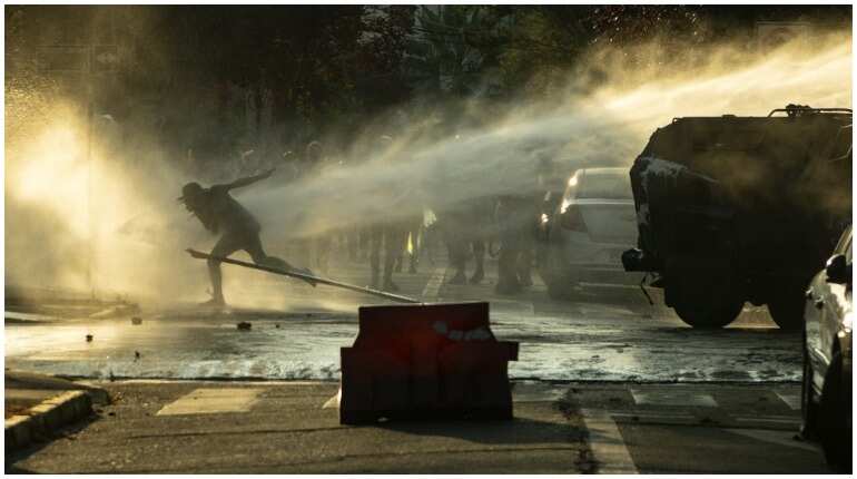 Chile: Protests break out after police shoot dead street artist Chile: Protests break out after police shoot dead street artist