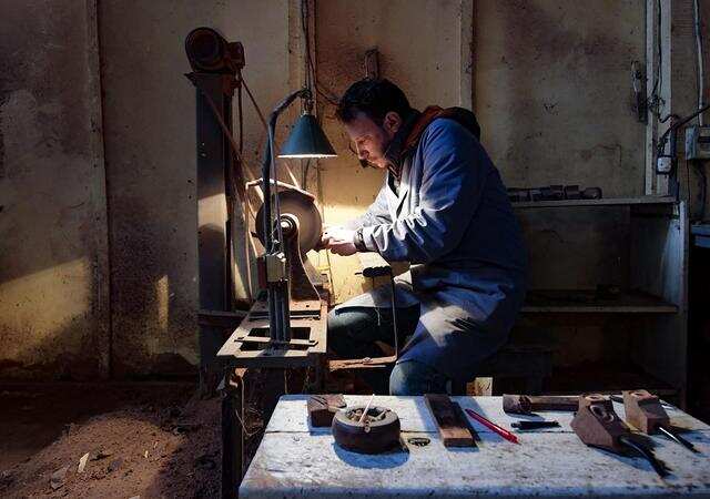 Dying Breed: Tunisian who carves smoking pipes from Briar Wood