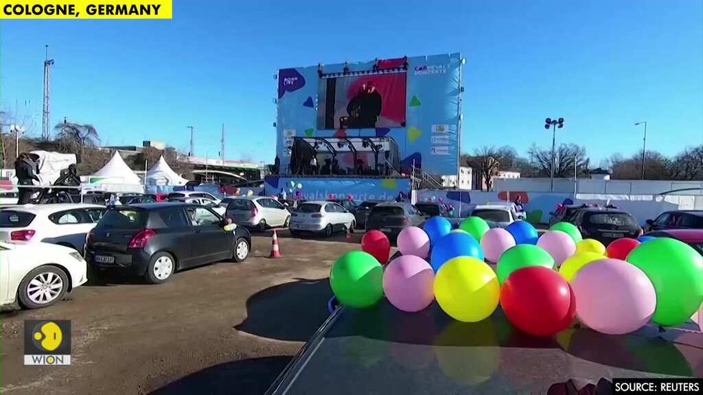 Stuck in their cars but Cologne carnival goers still have a party