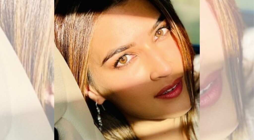 Akshay Kumar turns photographer for Kriti Sanon; check out photo
