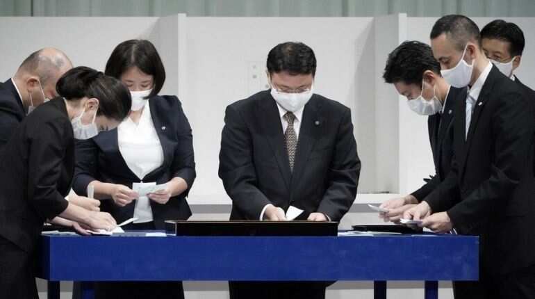 Japan's ruling party will allow women to attend meetings, as long as they don't talk Japan's ruling party will allow women to attend meetings, as long as they don't talk