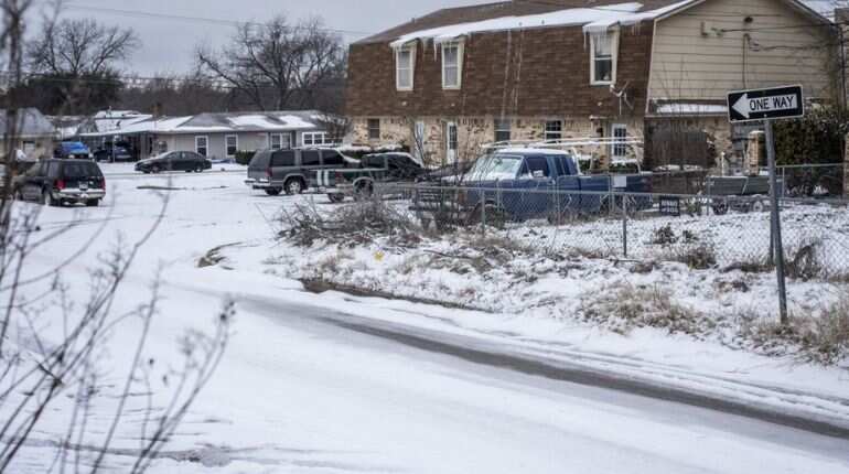 As power restores in Texas, locals still struggle for water amid harsh winter storm