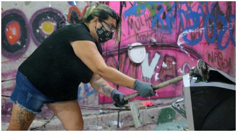 Are you angry? Go break things in this 'rage room' here Are you angry? Go break things in this 'rage room' here