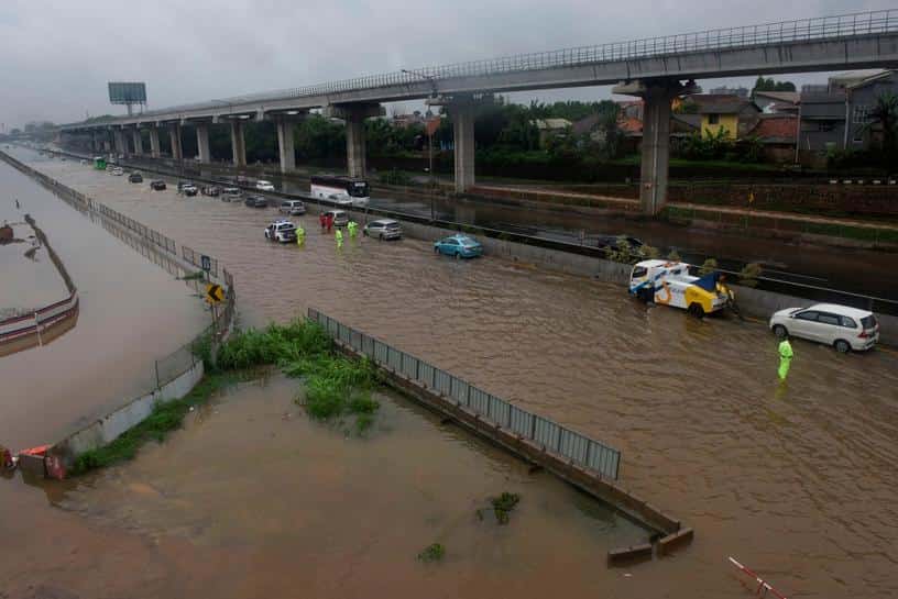 Five killed due to severe floods in Indonesia's capital Five killed due to severe floods in Indonesia's capital