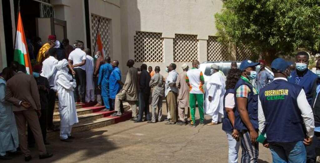 Seven poll workers killed by landmine as Niger votes in presidential runoff