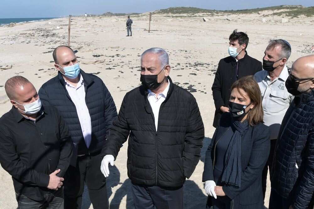 Israel shuts Mediterranean beaches after oil spill