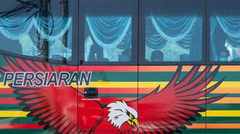 Defying court order, Malaysia deports over 1,000 Myanmar refugees
