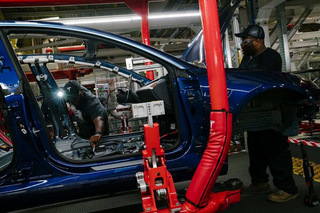 Tesla halts model 3 production