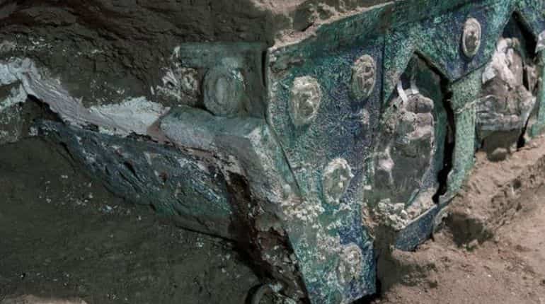 Archaeologists uncover ancient ceremonial carriage near Pompeii Archaeologists uncover ancient ceremonial carriage near Pompeii