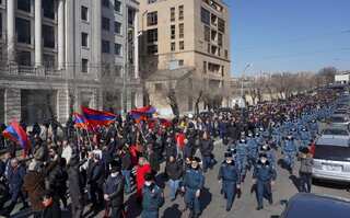 Armenian president refuses to sign PM's order dismissing army chief