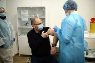 Ukraine disposes unused coronavirus shots as medical workers skip vaccinations