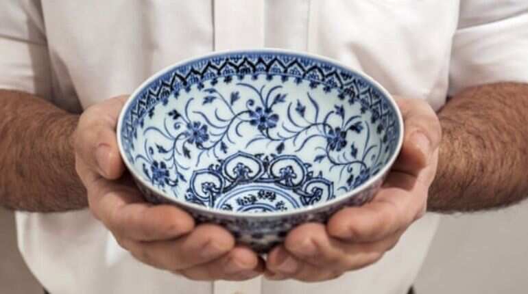 Bowl purchased in yard sale at $35 turns out to be rare Chinese artifact