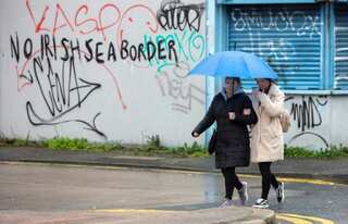 Pro-UK militants in N Ireland renounce peace deal after Brexit