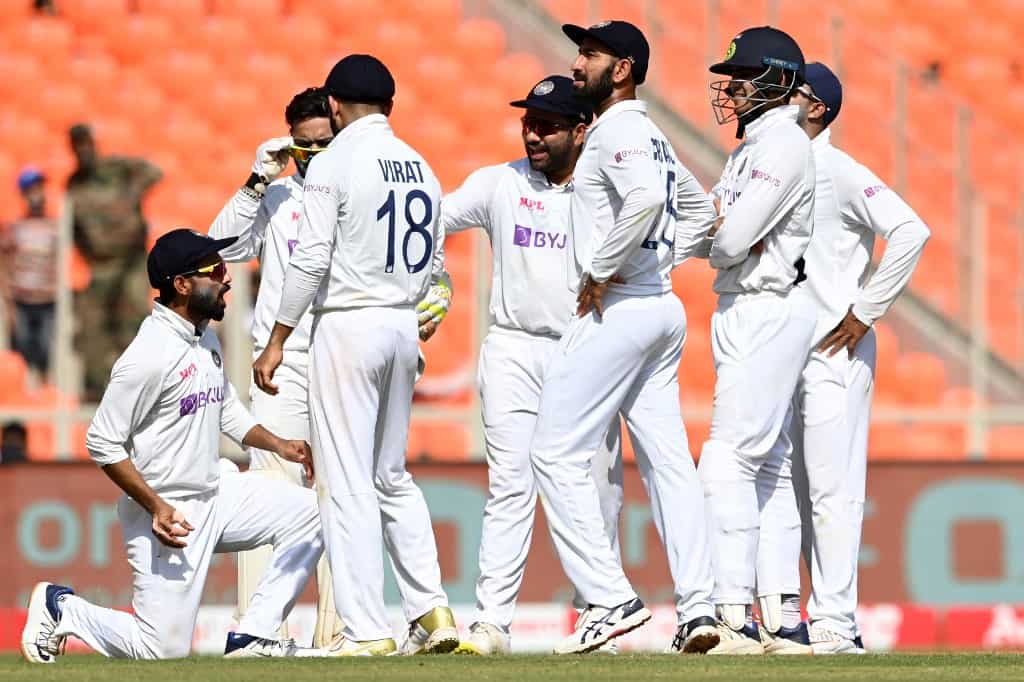 Another batting collapse for England