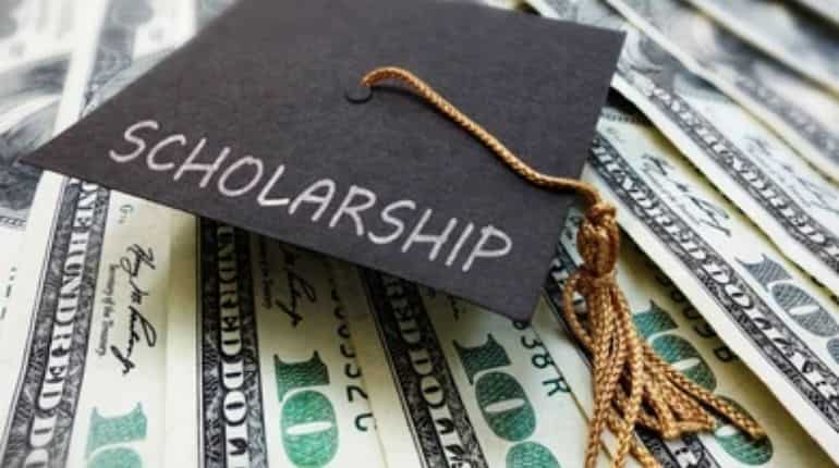 #KeepingUpWithNya: Teen offered $1 million in scholarships after applying in 30 colleges