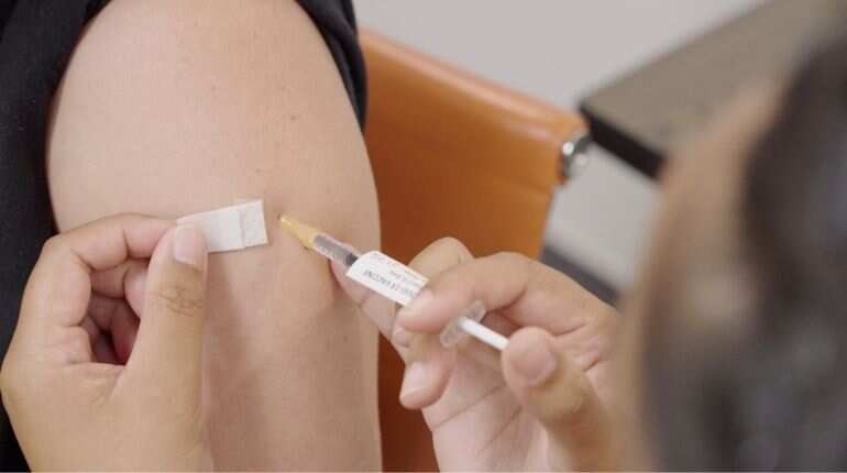 UK: Covid-19 jabs prevent 10,400 deaths in older adults, data shows