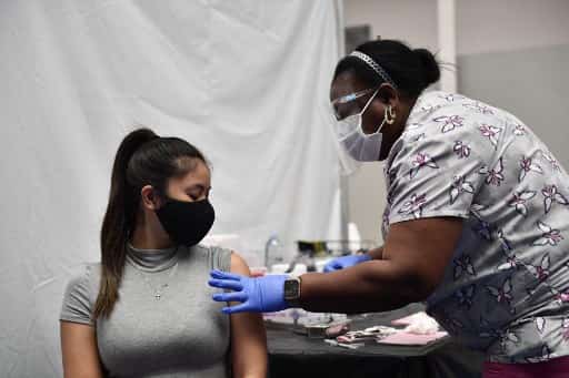 Swipe right on vaccinations: White House collaborates with Tinder's parent company