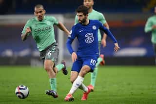 Chelsea cruise, West Ham win as top four race hots up