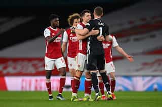 Arsenal beat 10-man Tottenham, Man Utd hold off West Ham
