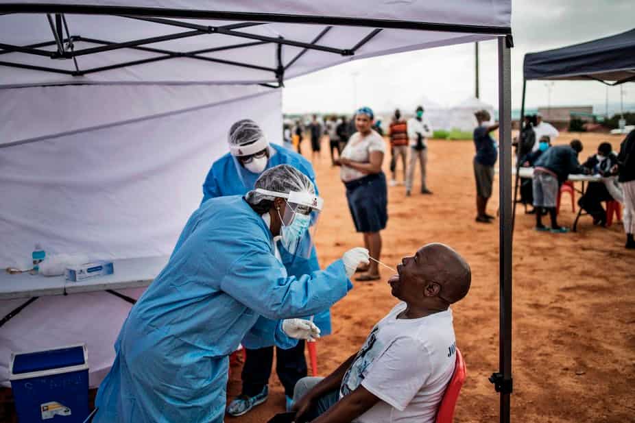 Drop in COVID-19 cases without vaccination campaign in South Africa